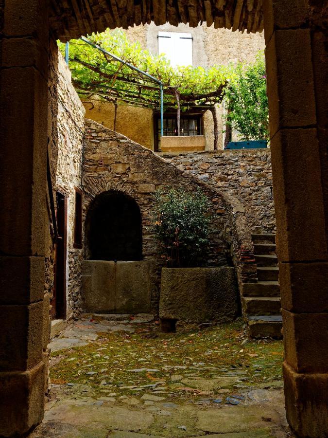 La Maison Du Voyageur Les Ilhes Экстерьер фото